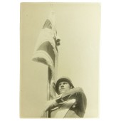 Немецкий пехотинец с полковым знаменем